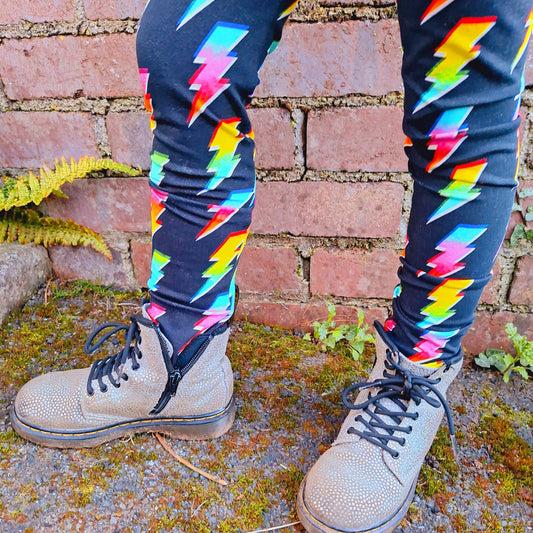 Lightning bolt hemmed leggings